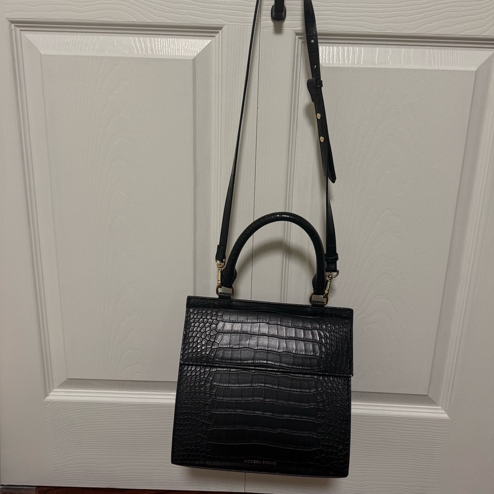 Modern picnic black croc luncher